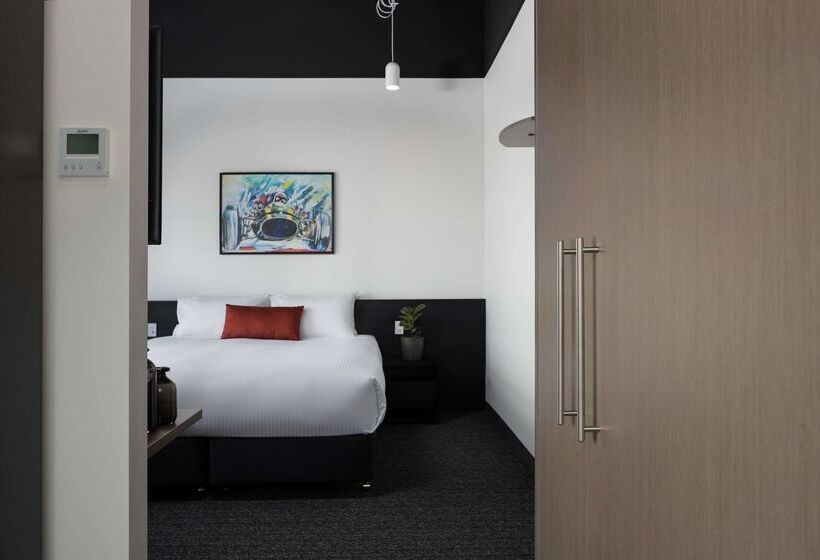 בית מלון כפרי Rydges Pit Lane