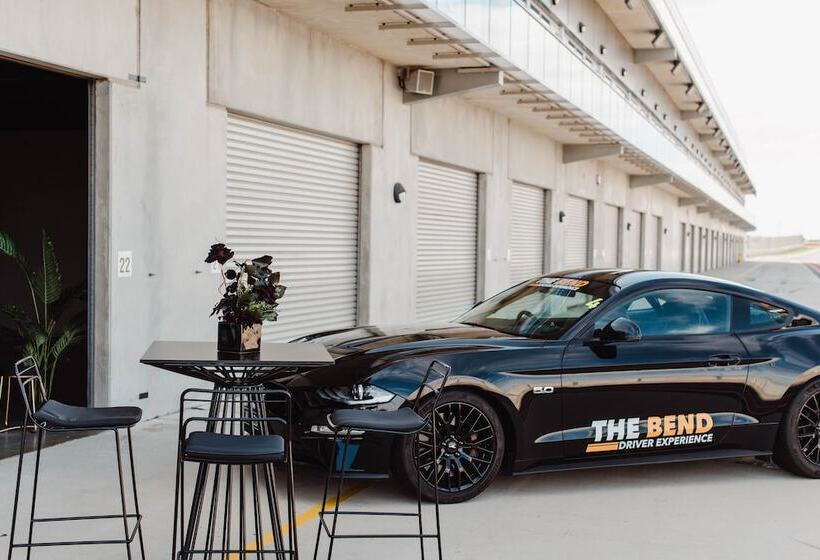 בית מלון כפרי Rydges Pit Lane