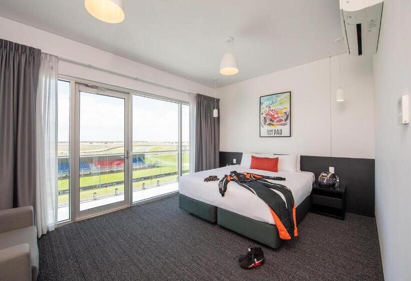 בית מלון כפרי Rydges Pit Lane