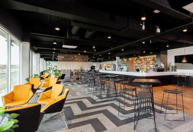 בית מלון כפרי Rydges Pit Lane