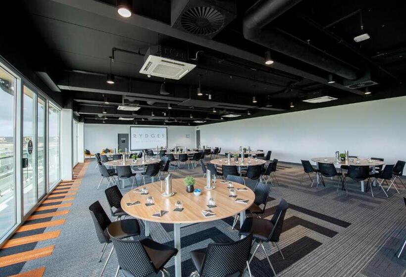 בית מלון כפרי Rydges Pit Lane