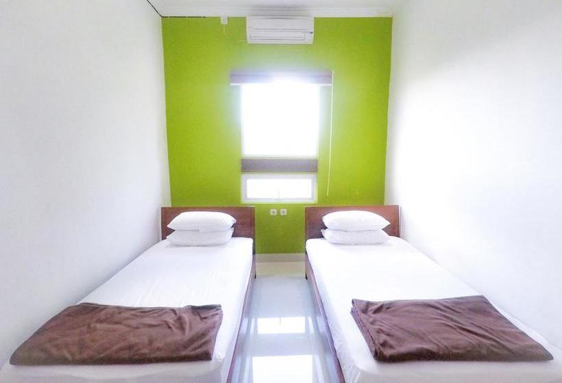 호스텔 Reddoorz Near Ubud Village