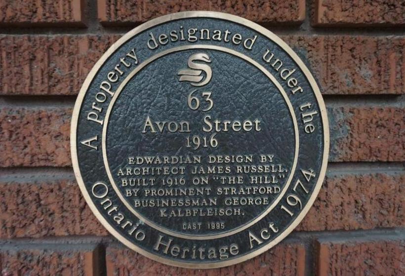 تختخواب و صبحانه Avonview Manor