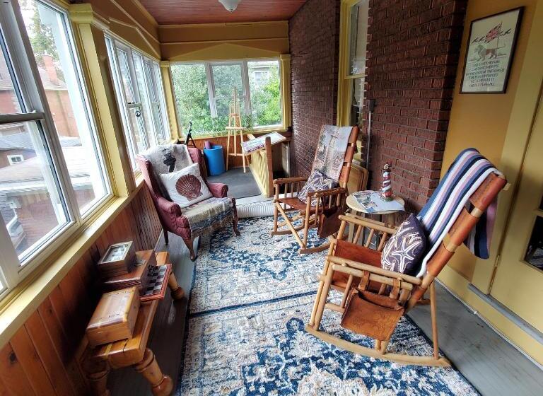 تختخواب و صبحانه Avonview Manor