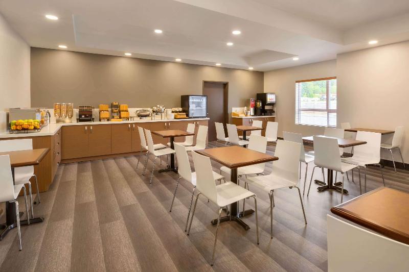 Microtel Inn & Suites By Wyndham Oyster Bay Ladysmith