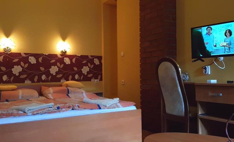 Bed and Breakfast Central Panzió Gyula