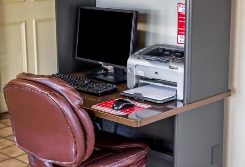 בית מלון כפרי Rodeway Inn