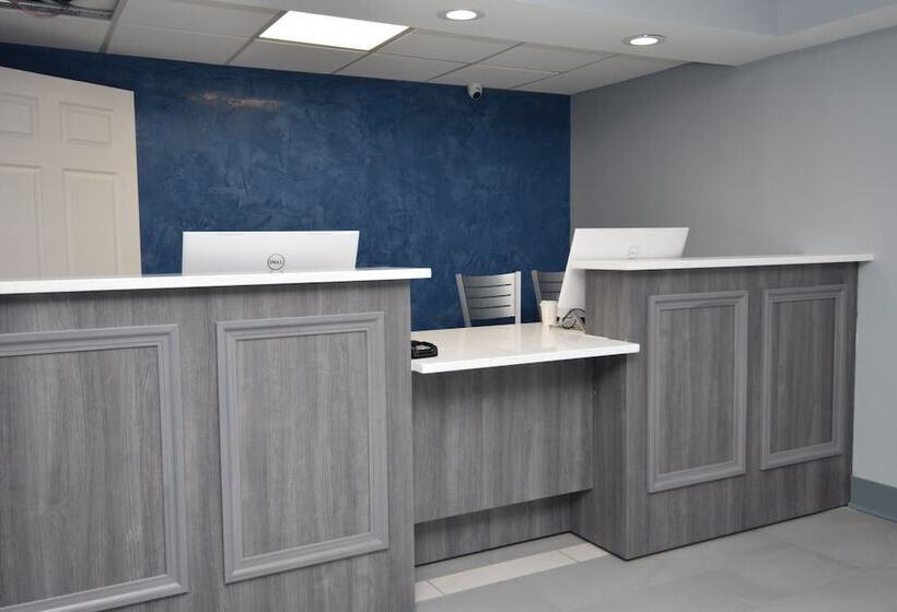 בית מלון כפרי Baymont By Wyndham Batavia - Darien Lake