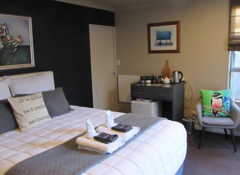 15 On Dillon Bed & Breakfast