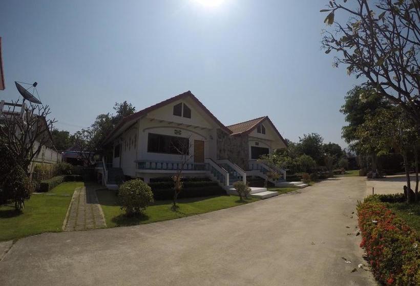 אתר נופש Beach Box At Pran