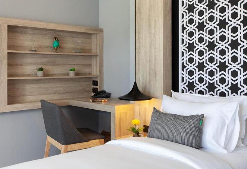 استراحتگاه The Lake Chalong Hotel Sha Plus