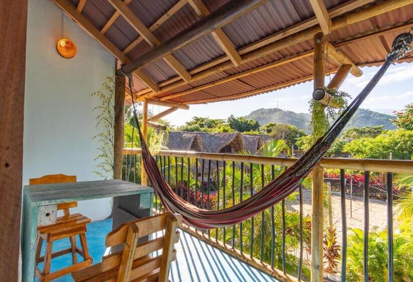 El Zoo Hostel, Bar & Pool