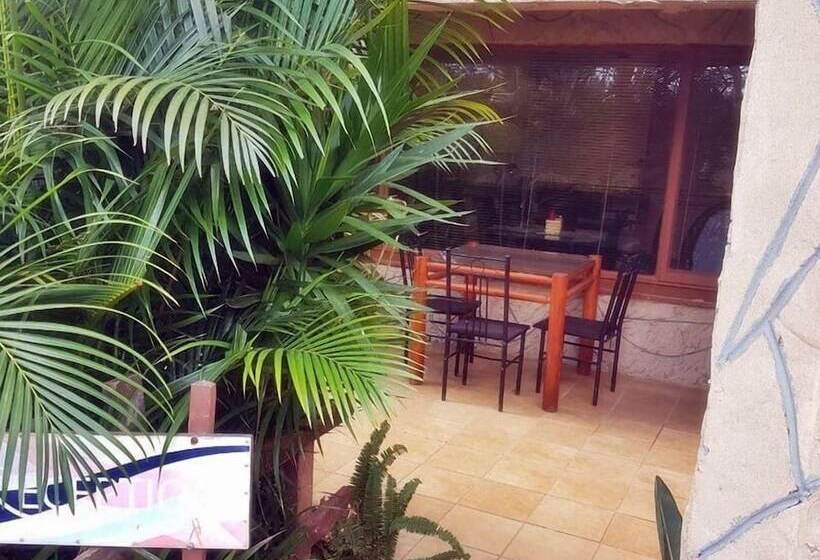 ホテル Asante Sana Guesthouse