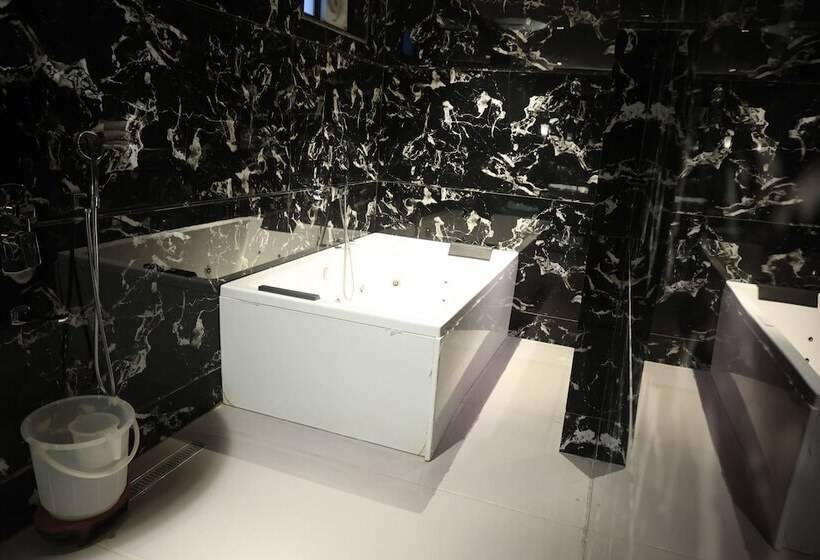 فندق Kumkum Palace