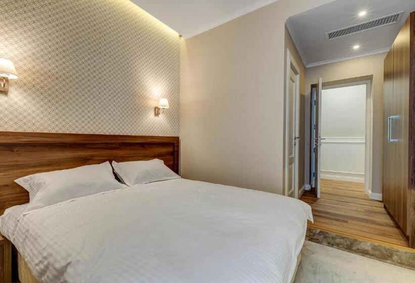 هتل Upstairs Boutique