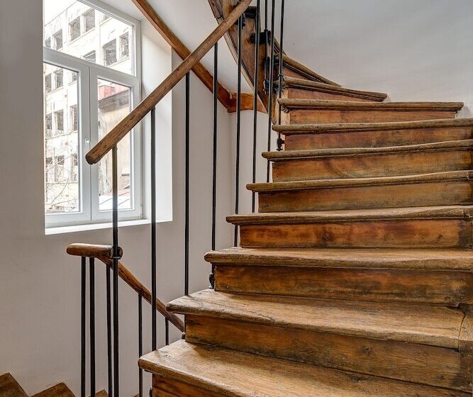 هتل Upstairs Boutique