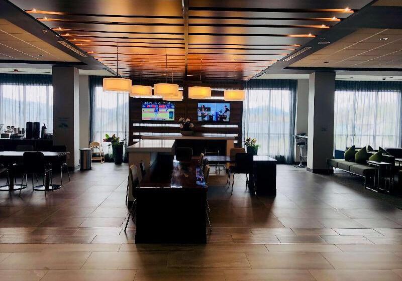 هتل Wingate By Wyndham Kamloops