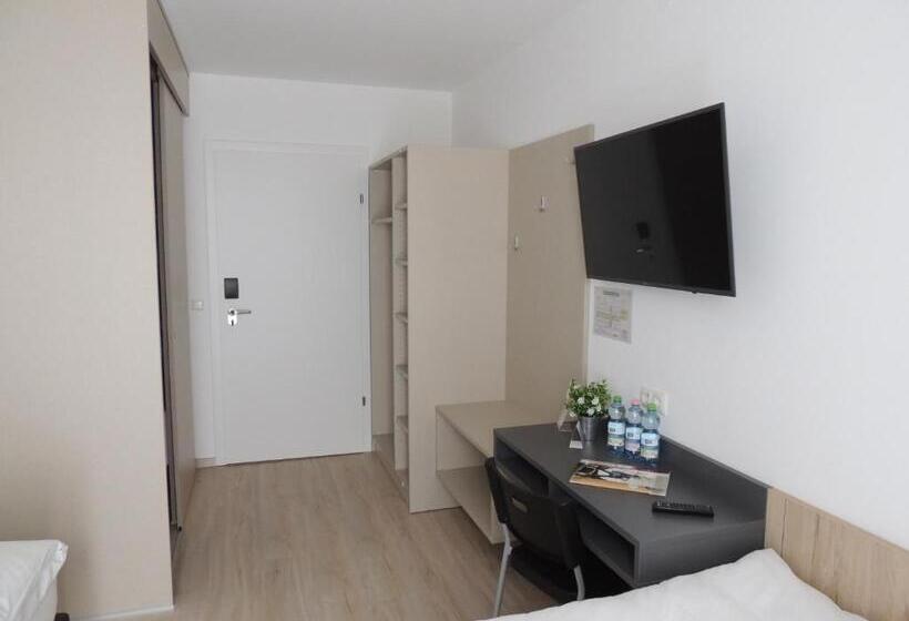 ベッドアンドブレックファースト Avia Motel Bisamberg
