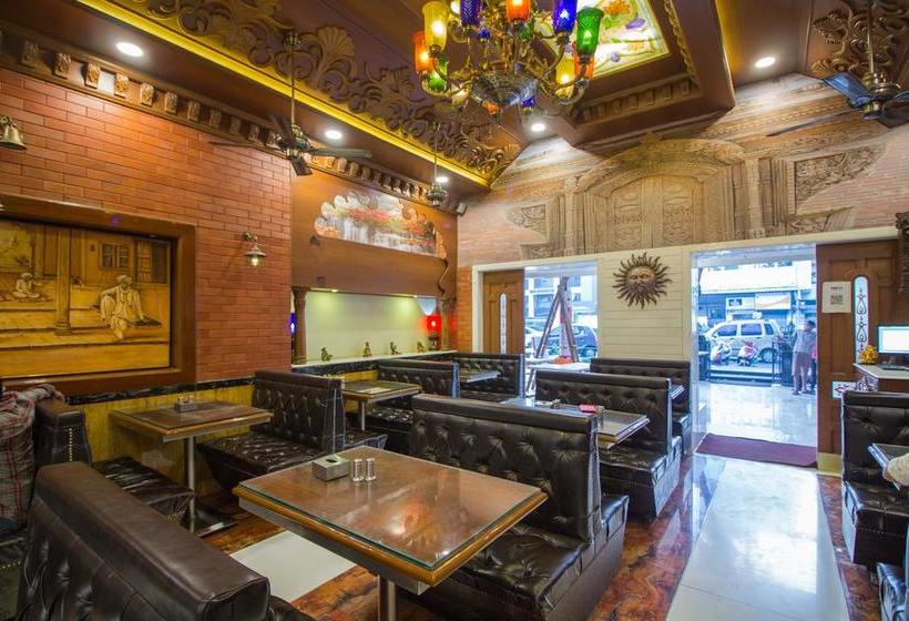 בית מלון כפרי Capital O 11207 Gharonda Residency