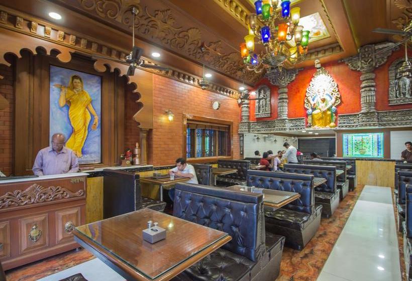 בית מלון כפרי Capital O 11207 Gharonda Residency