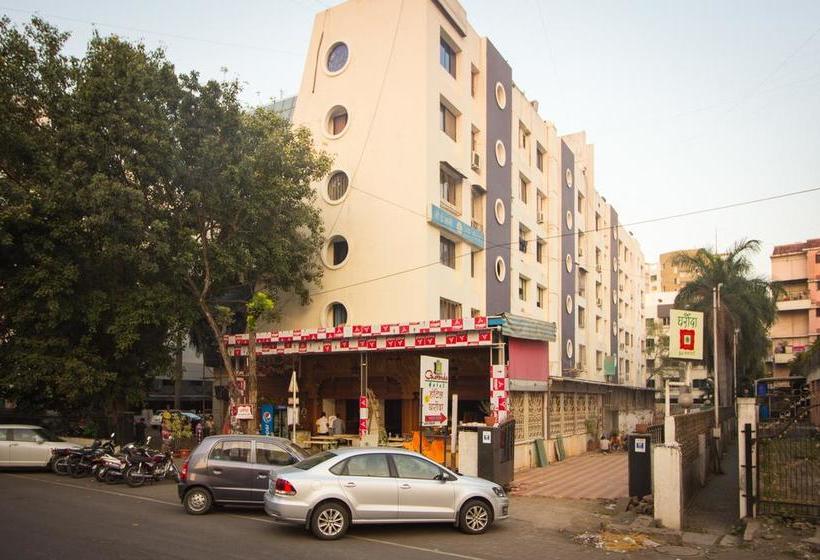 בית מלון כפרי Capital O 11207 Gharonda Residency