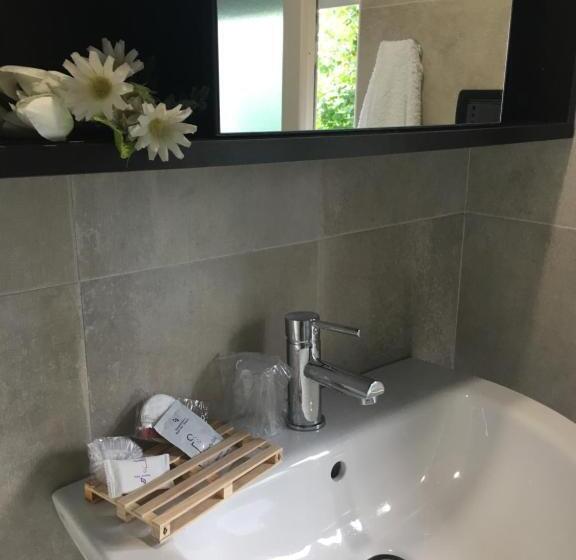 B & B La Guesthouse