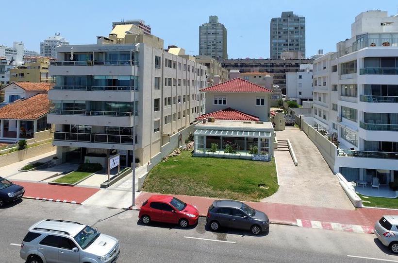 Alevines Playa El Emir Hostel & Suites