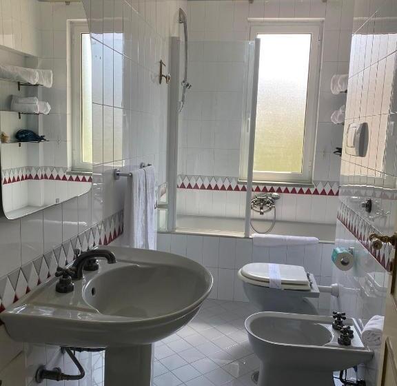 تختخواب و صبحانه L Elisea Maison De Charme
