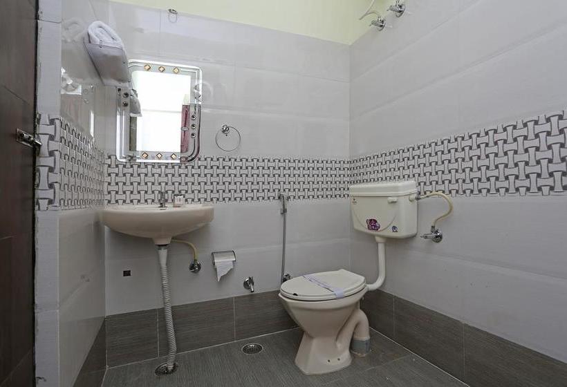 فندق Collection O 28716 Aditya Residency