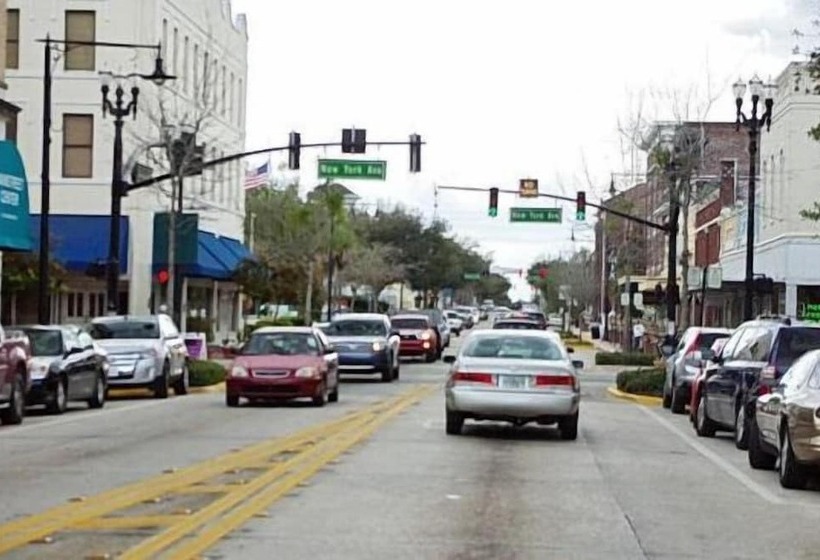 فندق على الطريق At Home Express Tangerine Inn