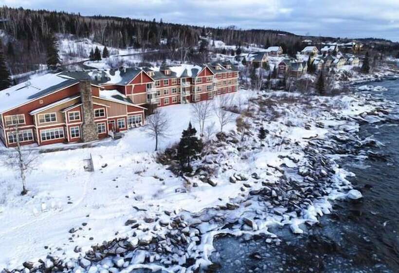 منتجع Cove Point Lodge