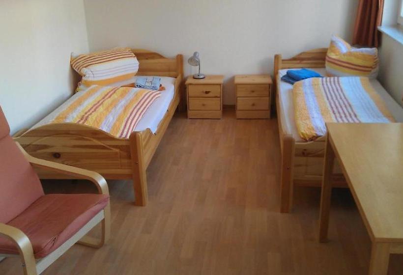 Отель Appartements Am Theater