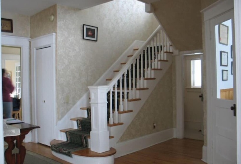 هتل Downtown Bed And Breakfast