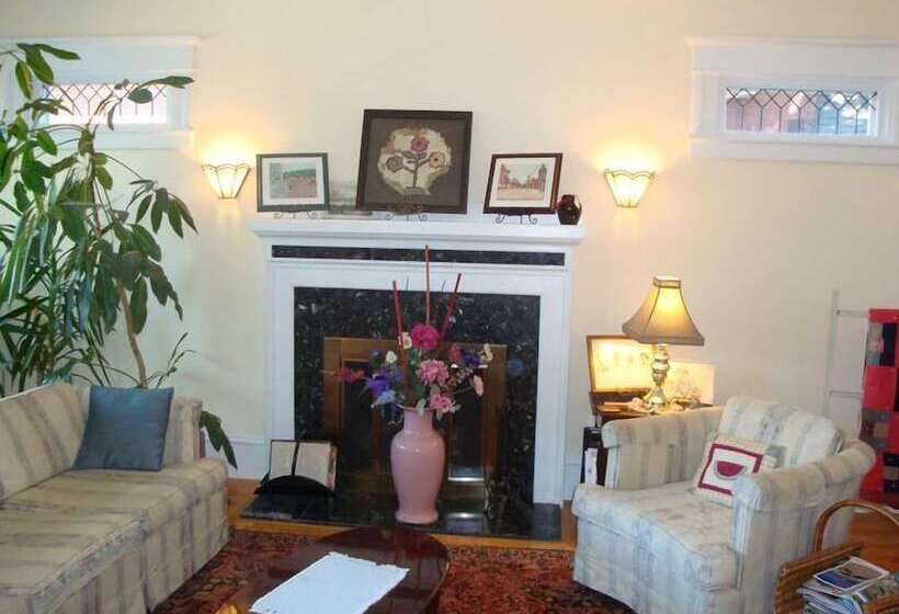 هتل Downtown Bed And Breakfast
