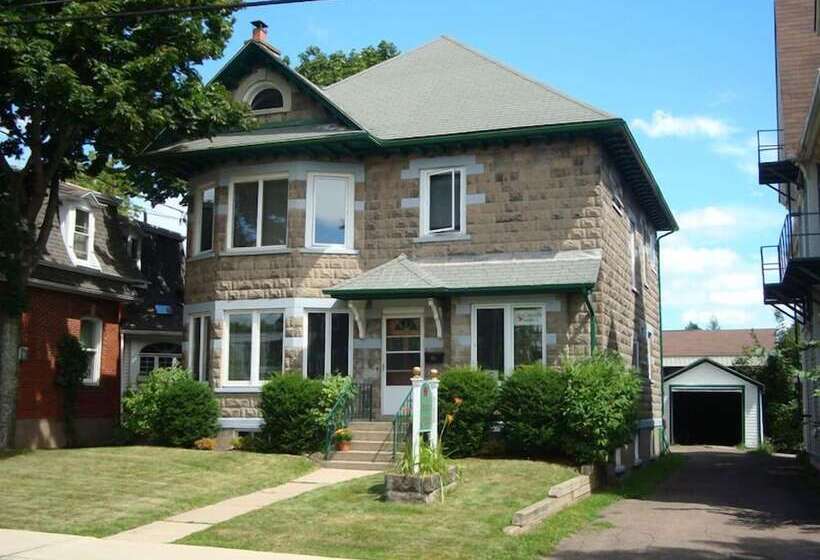 هتل Downtown Bed And Breakfast