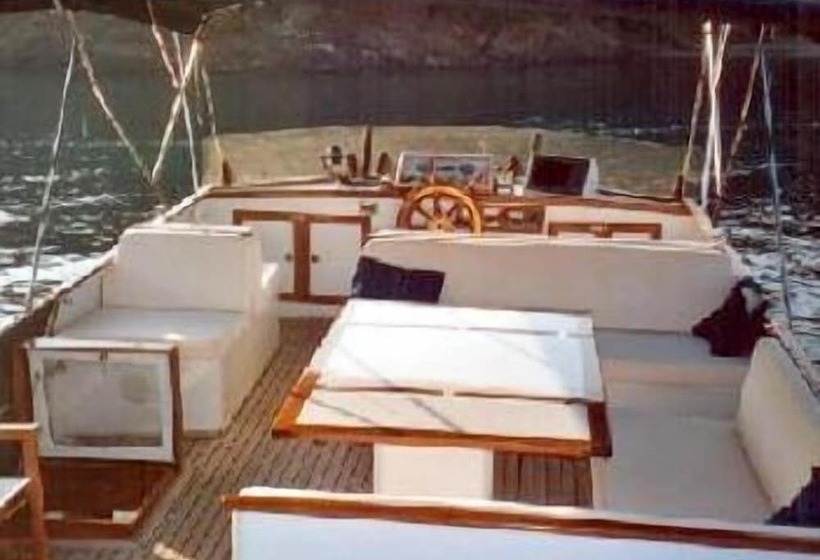 فندق Houseboat