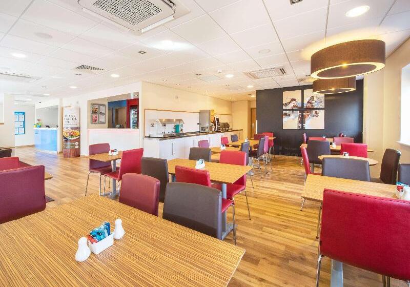 Отель Travelodge Westonsupermare