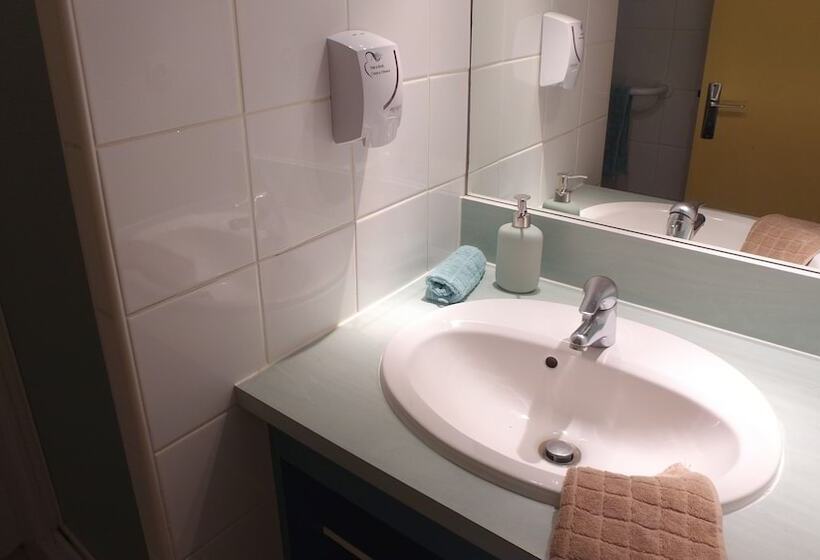 ホテル Vvf Le Pays Cathare Carcassonne, Saissac