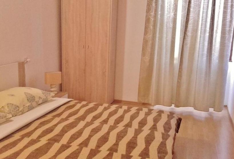 پانسیون Guesthouse Cecilia 2