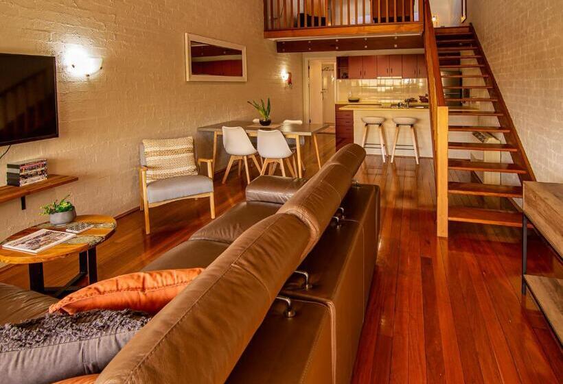 Отель Great Escape Lofts