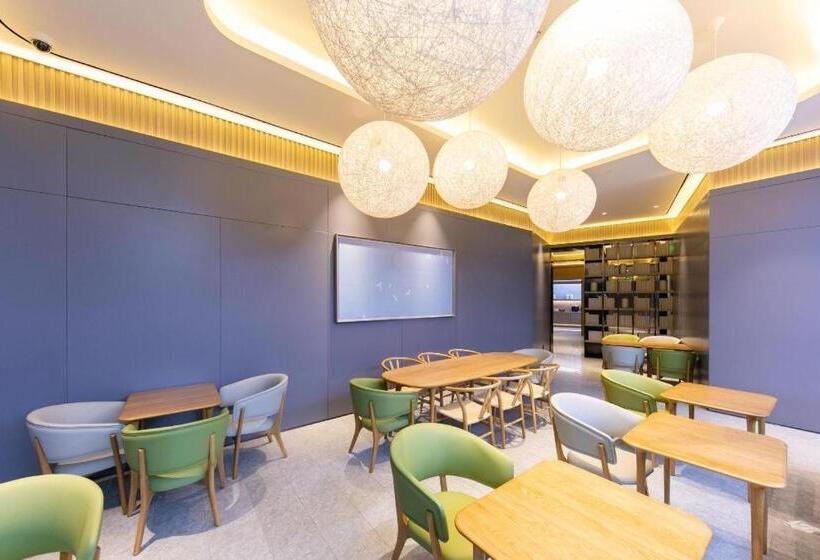 Ji Hotel Shanghai South Yanggao Road Metro Station