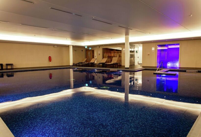 בית מלון כפרי Lincoln Plaza London, Curio Collection By Hilton