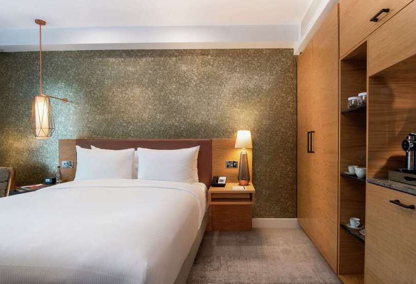 בית מלון כפרי Lincoln Plaza London, Curio Collection By Hilton