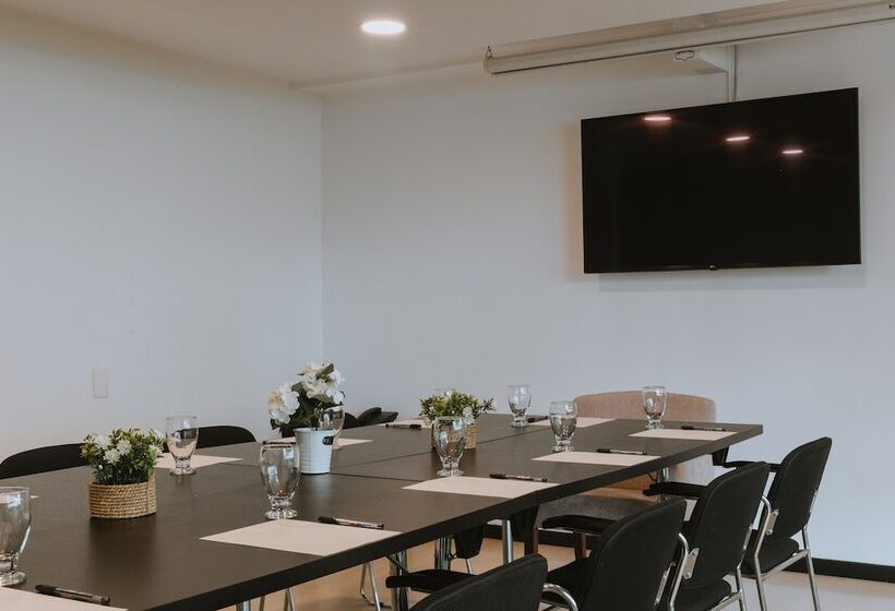 هتل Travelers Orange Suites