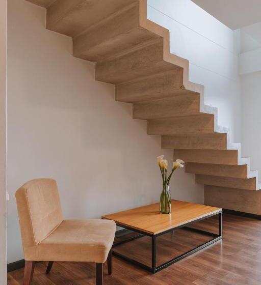 هتل Travelers Orange Suites