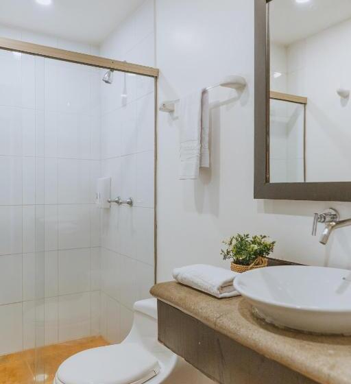 هتل Travelers Orange Suites