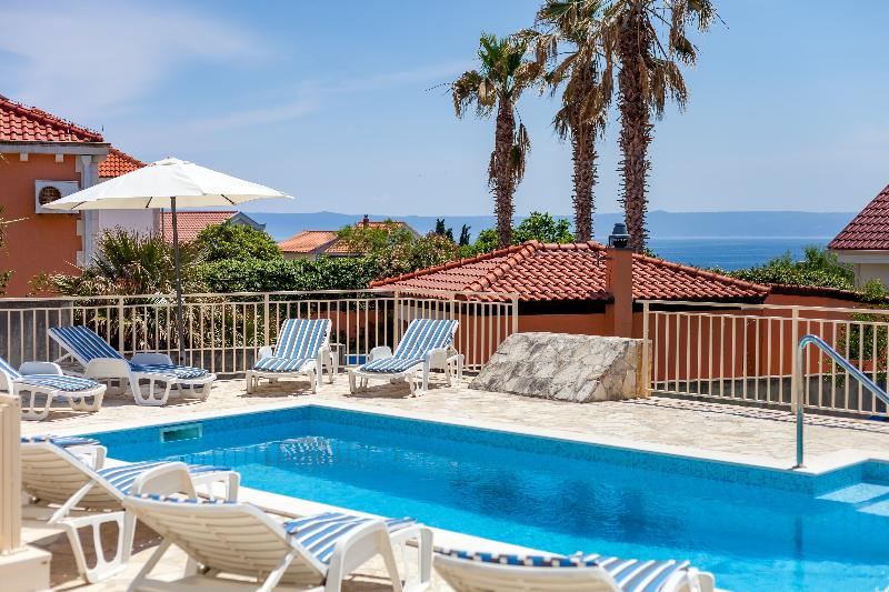 فندق Family Villa Vjeka With Private Pool And Large Garden