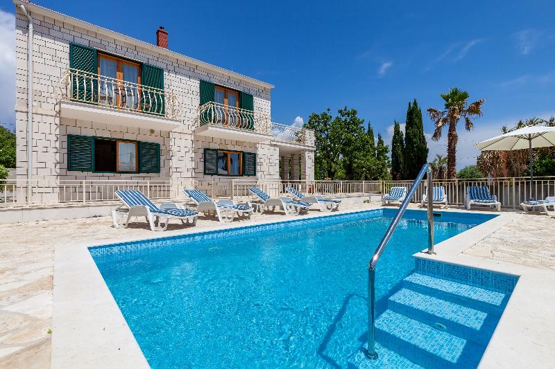 فندق Family Villa Vjeka With Private Pool And Large Garden