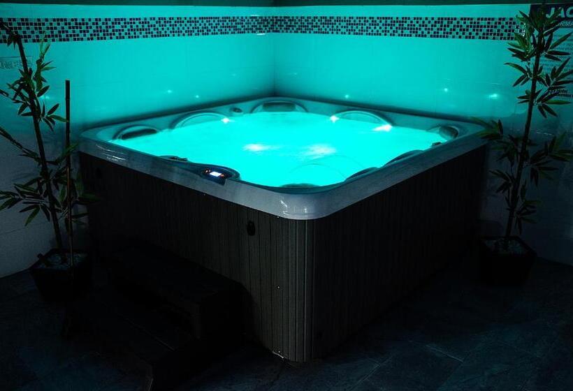 هتل Laureles Plaza