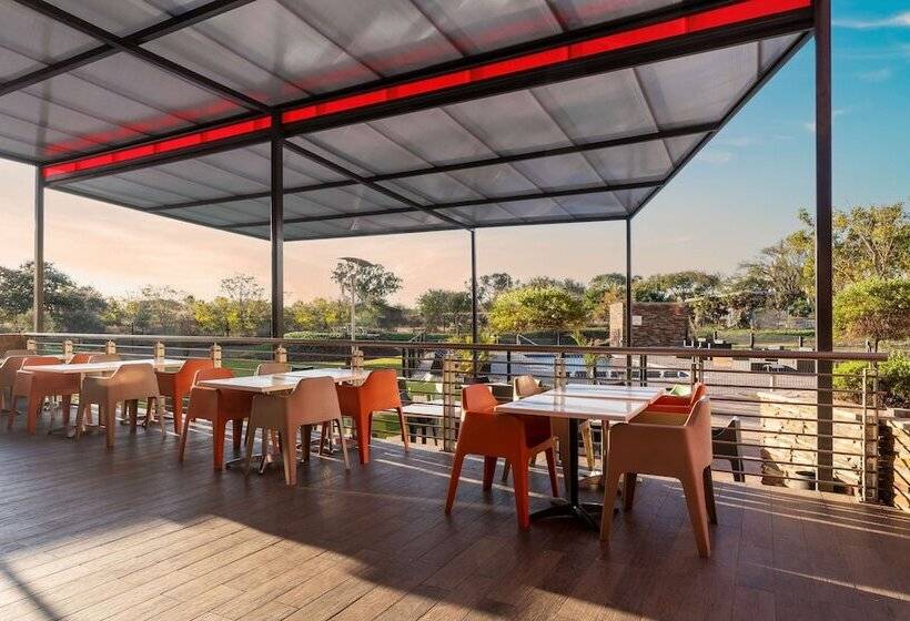 בית מלון כפרי Park Inn By Radisson Polokwane